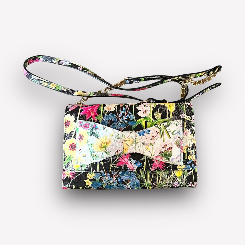 NWT BETSEY JOHNSON DANI CROSSBODY XOFLORAL WHITE FLORAL GOLD CHAIN PURSE - Picture 3 of 16